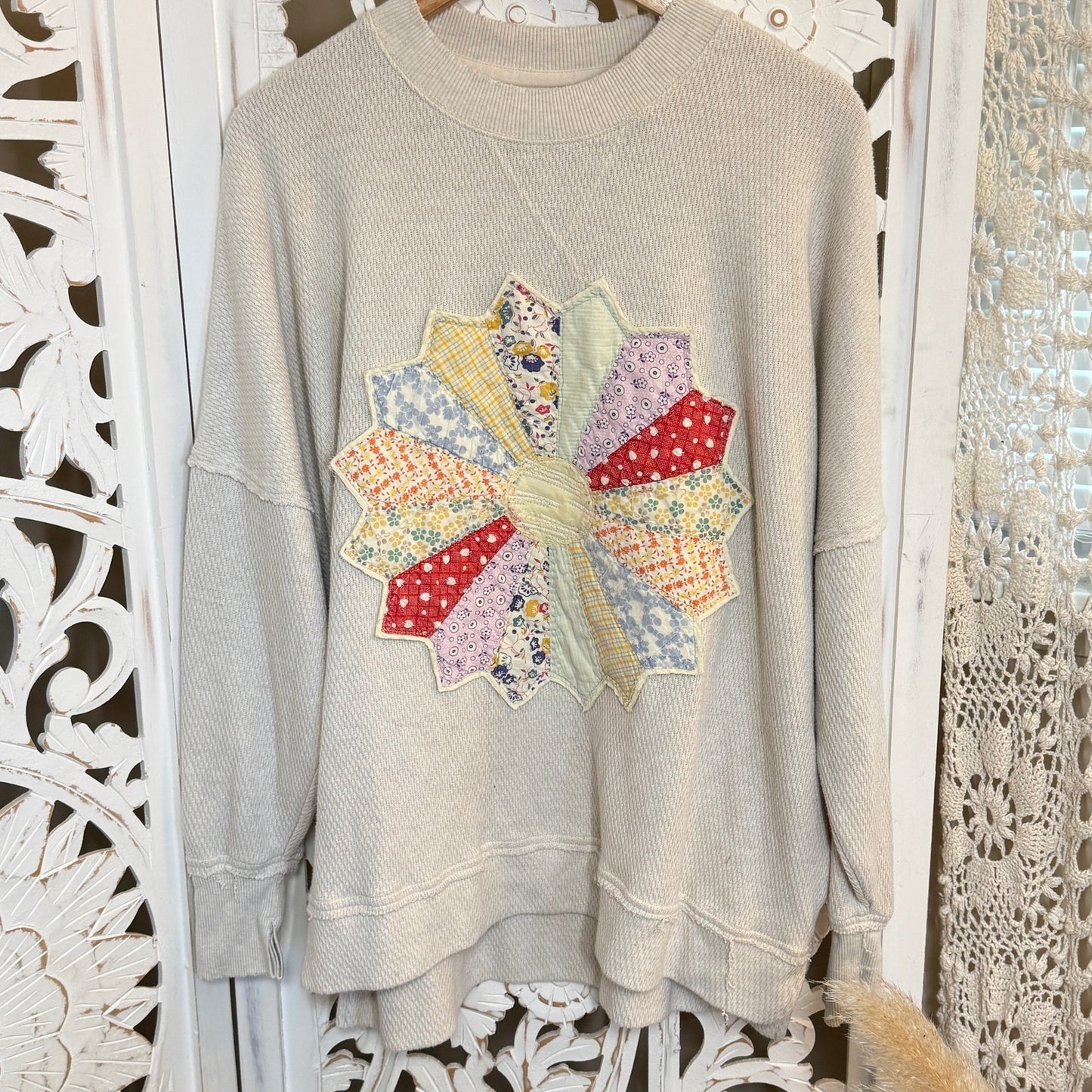 Dresden Daydream Sweatshirt in "Picnic" L-XXL